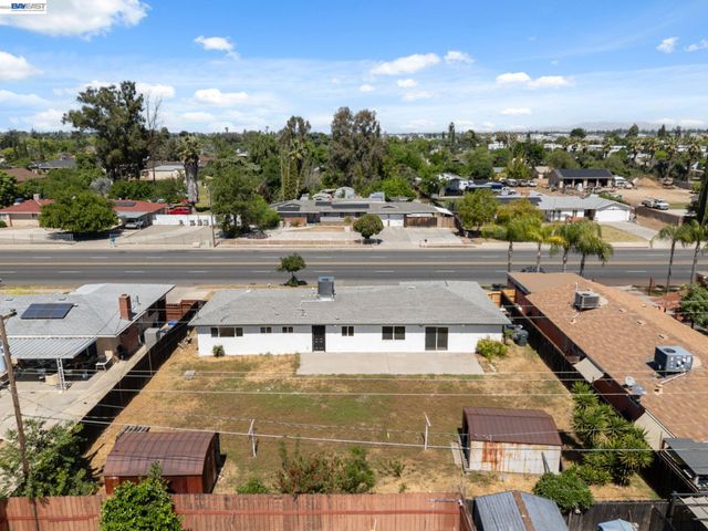 4874 E clinton, Fresno, CA 93703