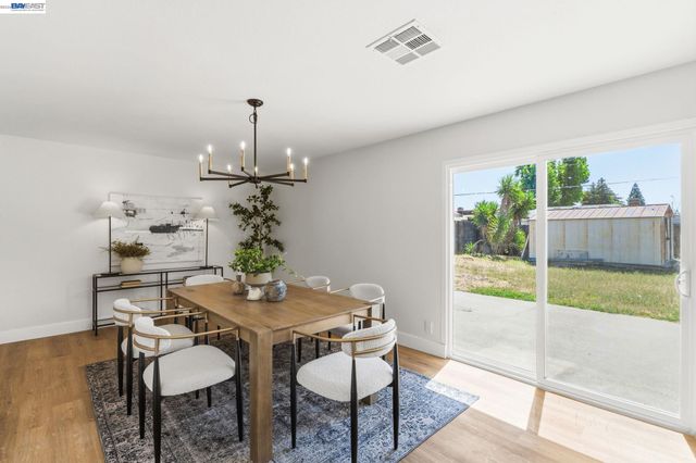 4874 E clinton, Fresno, CA 93703