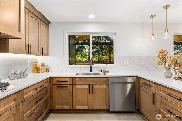 13820 60th Avenue W, Edmonds, WA 98026