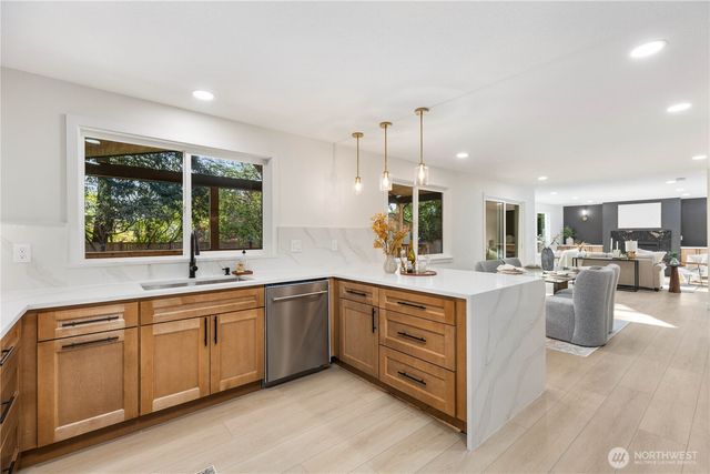 13820 60th Avenue W, Edmonds, WA 98026