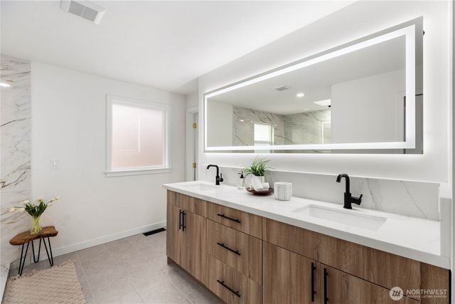 13820 60th Avenue W, Edmonds, WA 98026