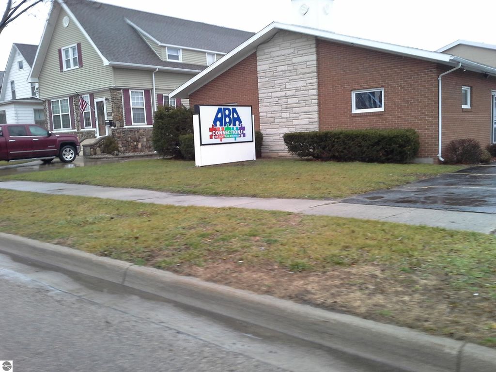 Image 6 of property listing at 504 Pine Avenue, Alma, MI 48801