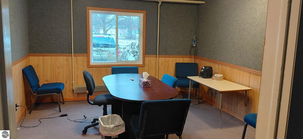 Image 8 of property listing at 504 Pine Avenue, Alma, MI 48801