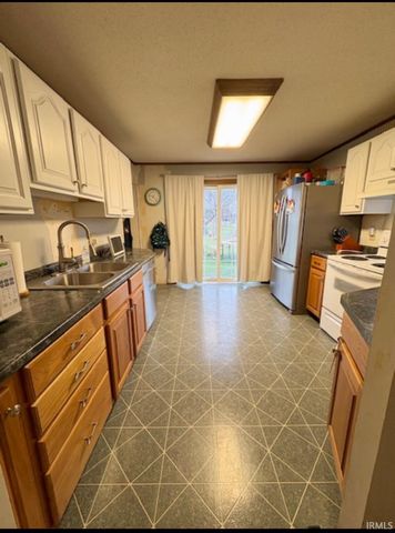 8201 W Smith Street, Yorktown, IN 47396