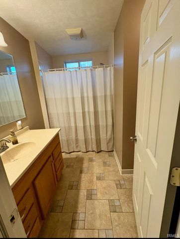 8201 W Smith Street, Yorktown, IN 47396