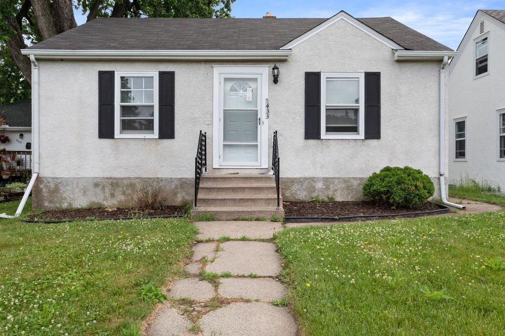 5433 30th Avenue S, Minneapolis, MN 55417