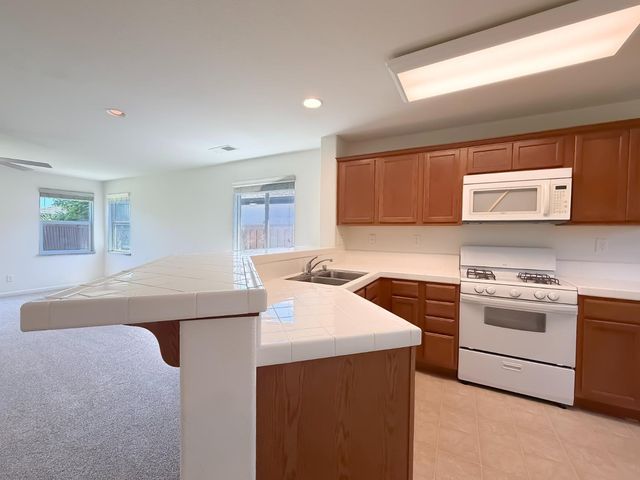 1572 Minories Dr, Plumas Lake, CA 95961