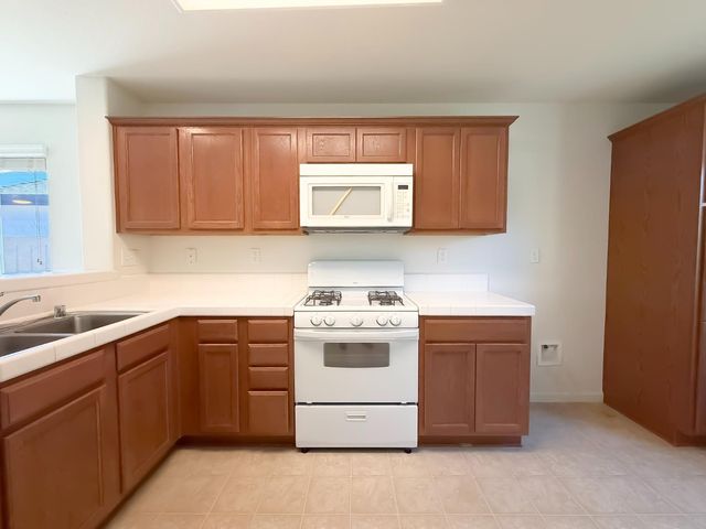 1572 Minories Dr, Plumas Lake, CA 95961