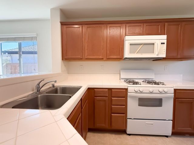 1572 Minories Dr, Plumas Lake, CA 95961