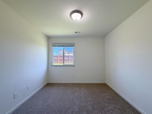 1572 Minories Dr, Plumas Lake, CA 95961