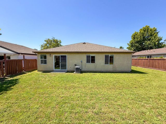 1572 Minories Dr, Plumas Lake, CA 95961