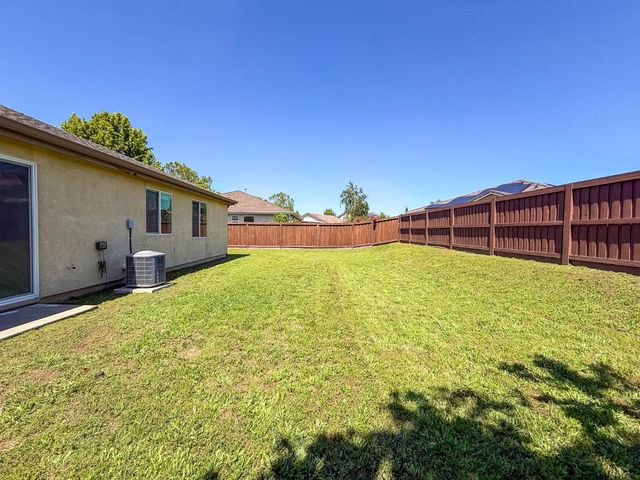 1572 Minories Dr, Plumas Lake, CA 95961