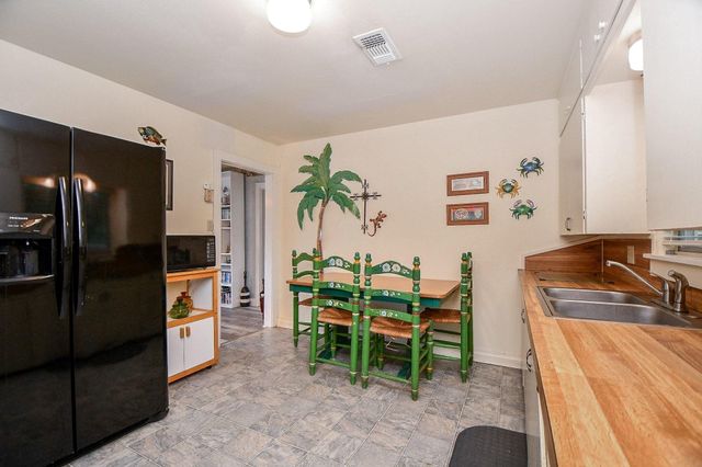 1301 2nd Street, Palacios, TX 77465