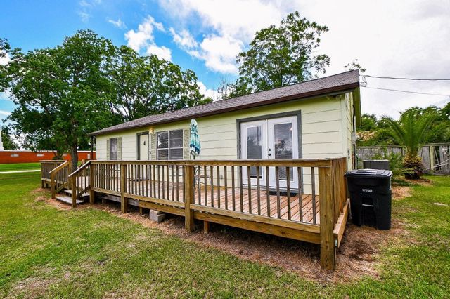 1301 2nd Street, Palacios, TX 77465