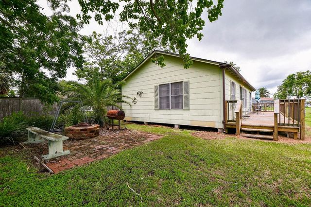 1301 2nd Street, Palacios, TX 77465