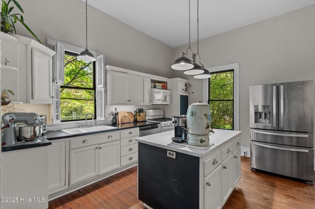 802 N Poplar Street, Aberdeen, NC 28315