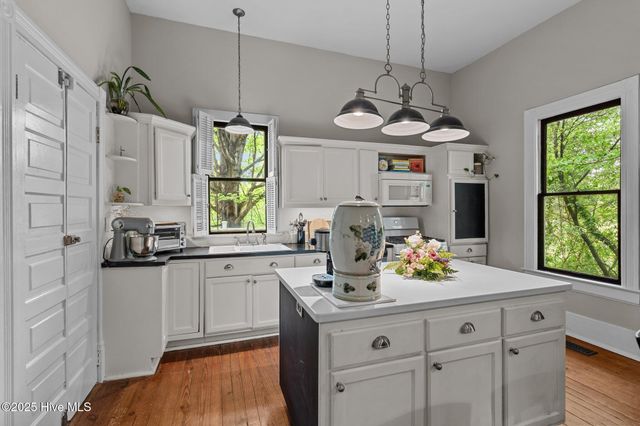 802 N Poplar Street, Aberdeen, NC 28315