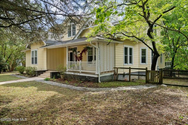 802 N Poplar Street, Aberdeen, NC 28315