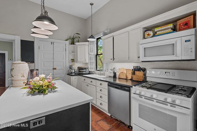 802 N Poplar Street, Aberdeen, NC 28315