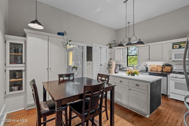 802 N Poplar Street, Aberdeen, NC 28315