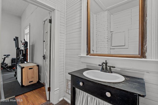 802 N Poplar Street, Aberdeen, NC 28315