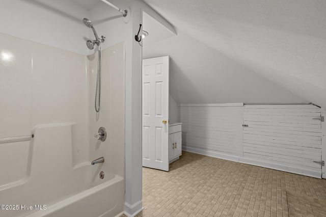 802 N Poplar Street, Aberdeen, NC 28315