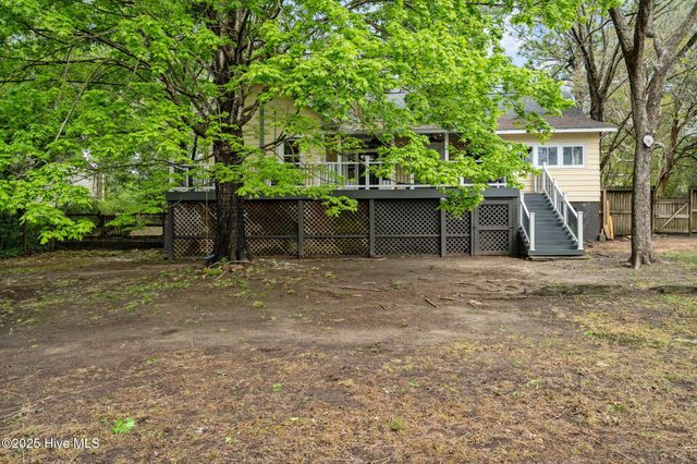 802 N Poplar Street, Aberdeen, NC 28315