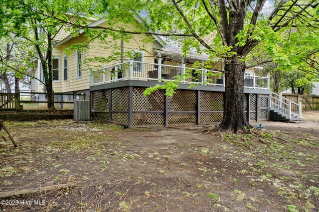 802 N Poplar Street, Aberdeen, NC 28315