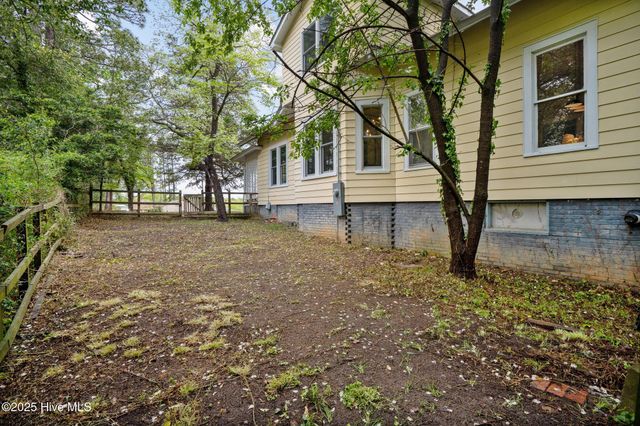 802 N Poplar Street, Aberdeen, NC 28315