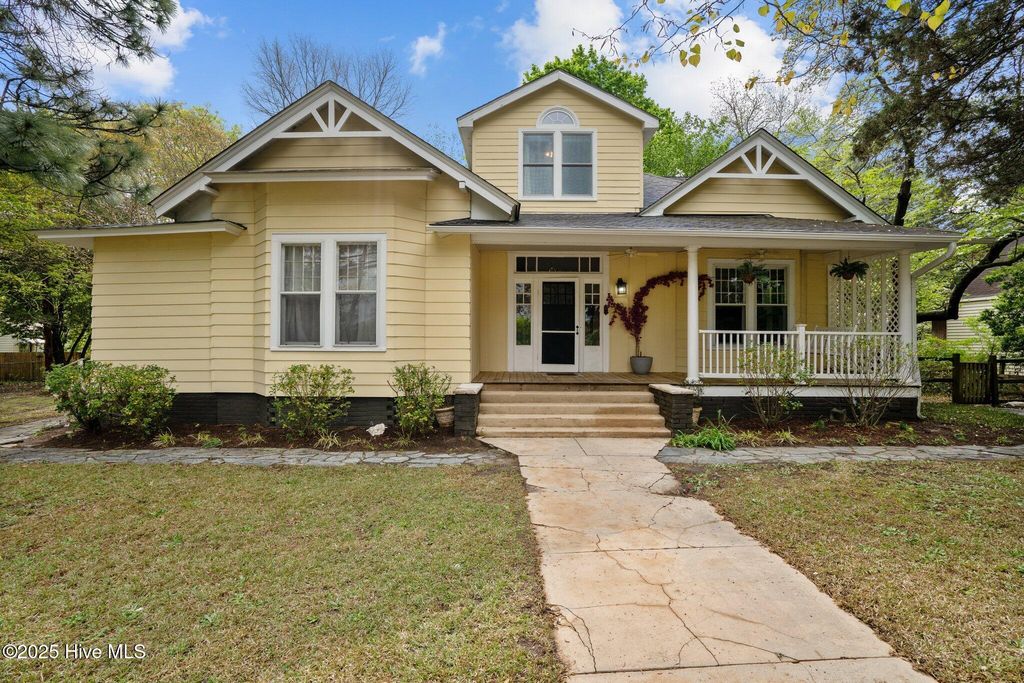 802 N Poplar Street, Aberdeen, NC 28315