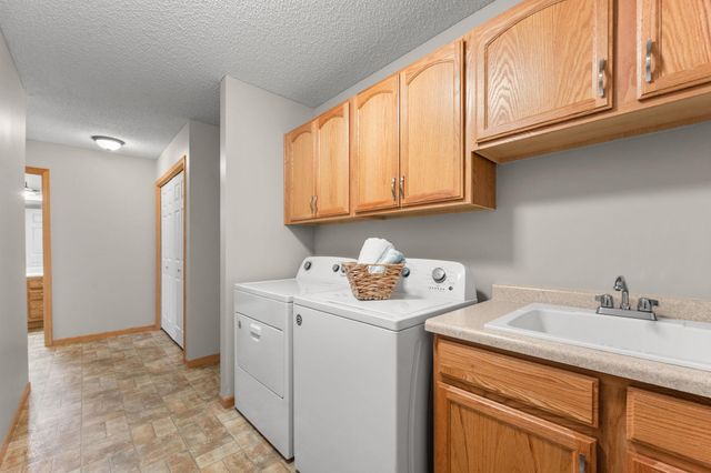 74 Crown Pointe Curve, Hudson, WI 54016