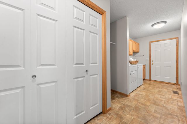 74 Crown Pointe Curve, Hudson, WI 54016