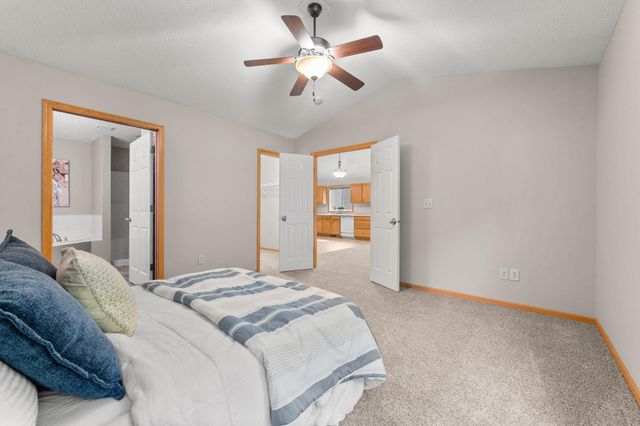 74 Crown Pointe Curve, Hudson, WI 54016