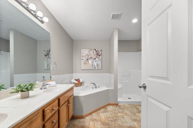 74 Crown Pointe Curve, Hudson, WI 54016