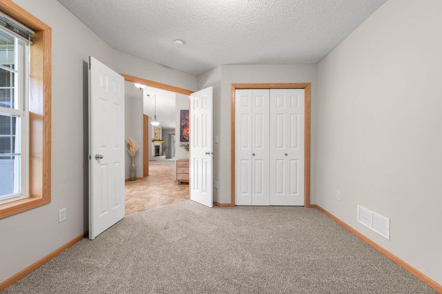 74 Crown Pointe Curve, Hudson, WI 54016