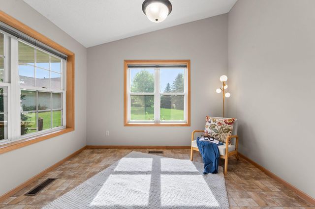 74 Crown Pointe Curve, Hudson, WI 54016