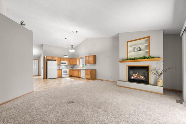 74 Crown Pointe Curve, Hudson, WI 54016