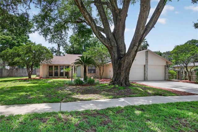 207 PINECREST ROAD, Mount Dora, FL 32757