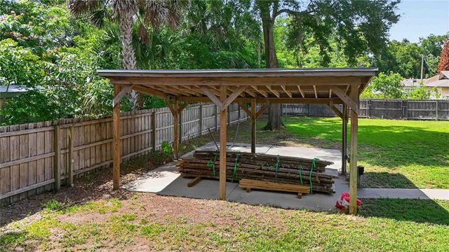 207 PINECREST ROAD, Mount Dora, FL 32757