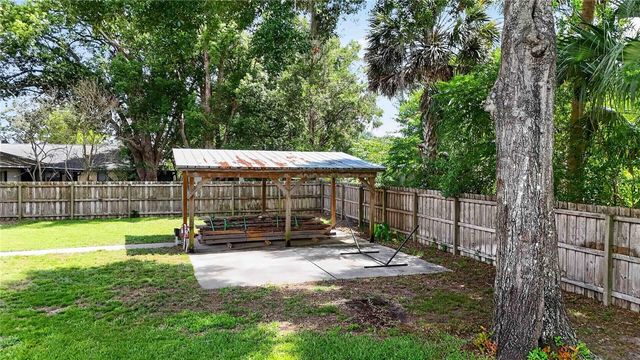 207 PINECREST ROAD, Mount Dora, FL 32757