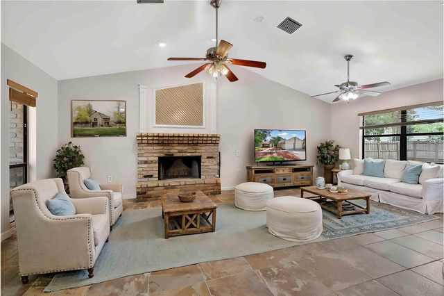 207 PINECREST ROAD, Mount Dora, FL 32757