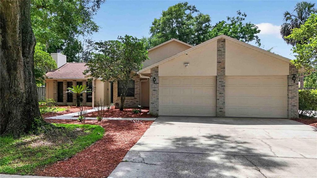 207 PINECREST ROAD, Mount Dora, FL 32757