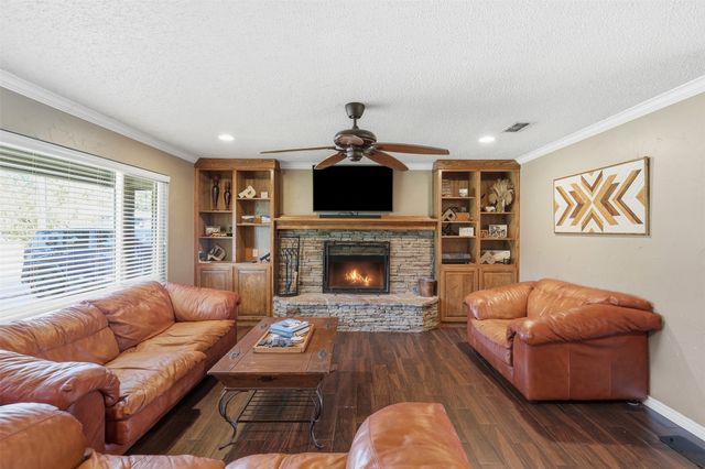 2609 Oaks Drive, Granbury, TX 76049