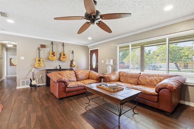 2609 Oaks Drive, Granbury, TX 76049