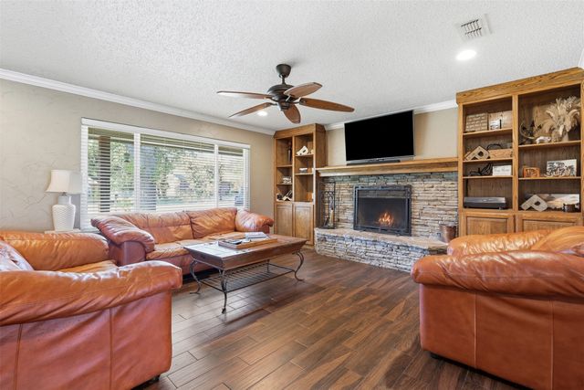2609 Oaks Drive, Granbury, TX 76049