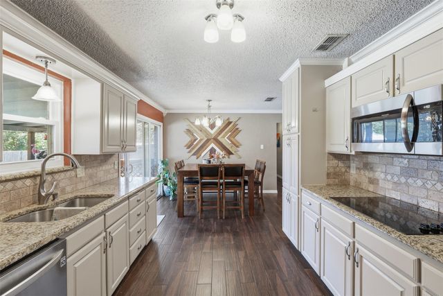 2609 Oaks Drive, Granbury, TX 76049