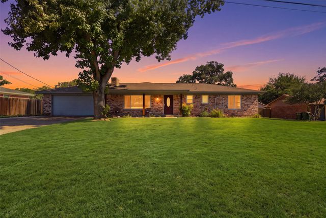 2609 Oaks Drive, Granbury, TX 76049