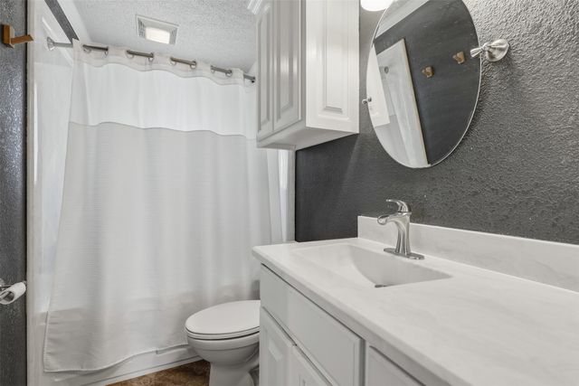 2609 Oaks Drive, Granbury, TX 76049