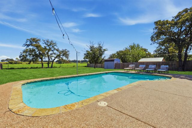 2609 Oaks Drive, Granbury, TX 76049