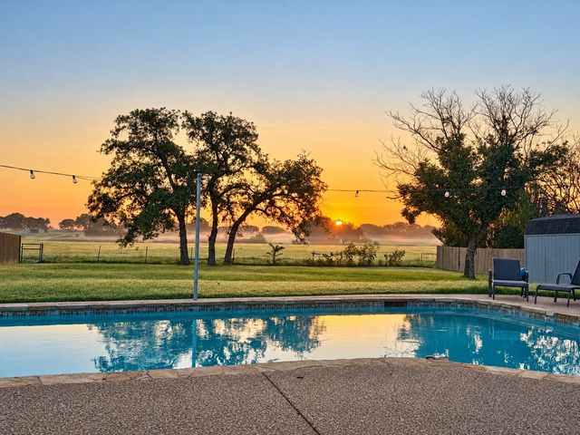 2609 Oaks Drive, Granbury, TX 76049